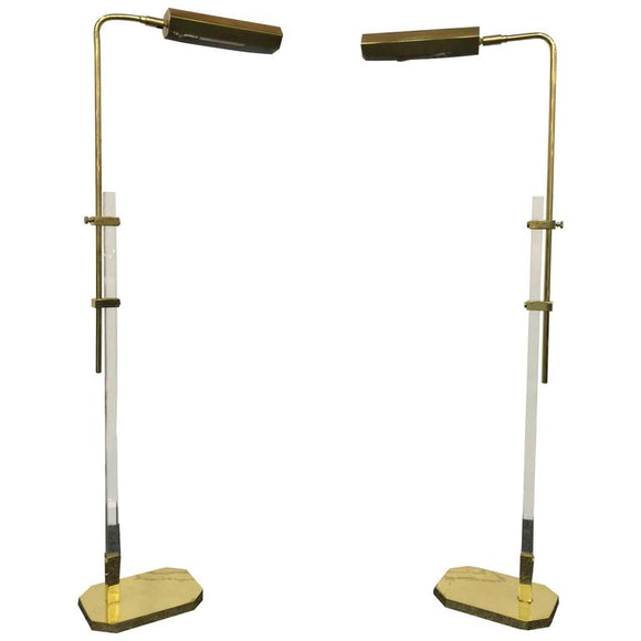 1970s Pair of Lucite and Brass Floor Lamps in the Manner of Cedric Hartman
